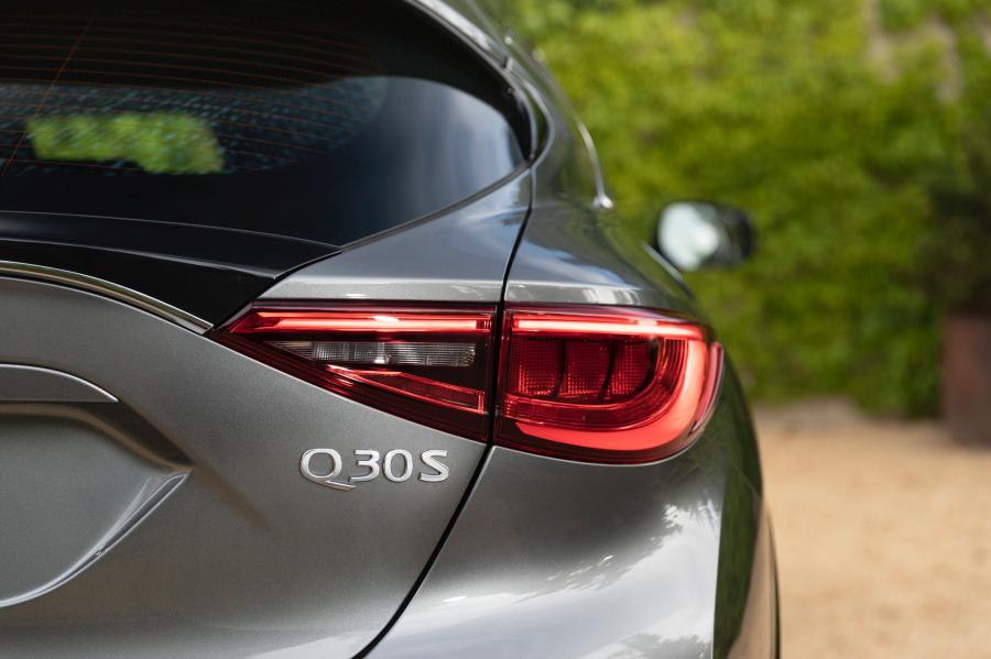 Детали экстерьера Infiniti Q30S 2.0t 2018 года  (AU) (фото 20 из 37)
